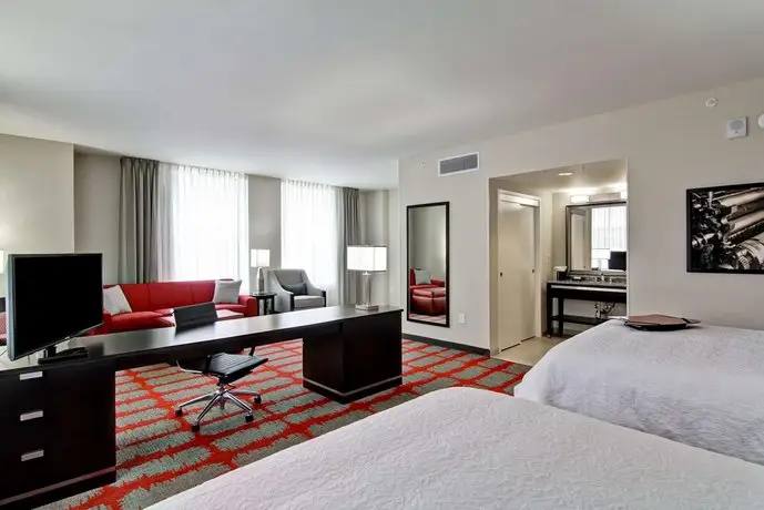 Hampton Inn and Suites Cincinnati - Downtown 