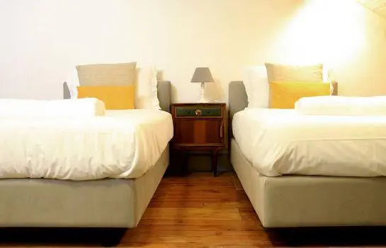 The Luggage Hostel & Suites 