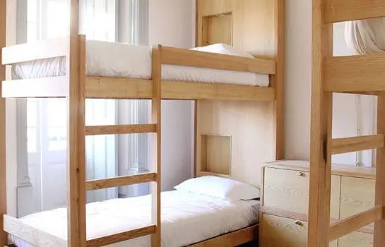 The Luggage Hostel & Suites 