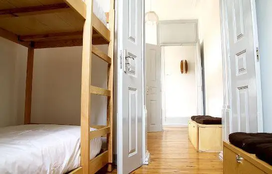 The Luggage Hostel & Suites 