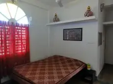 Holi-Wood Guesthouse 