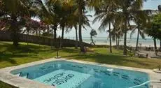 Baobab Beach Resort and Backpackers 