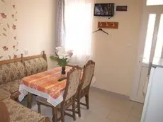 Gyongyvirag Apartmanhaz 