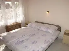 Gyongyvirag Apartmanhaz 