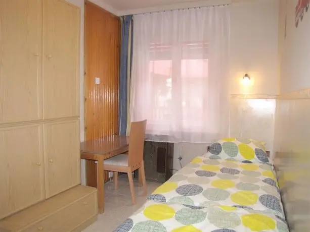 Gyongyvirag Apartmanhaz