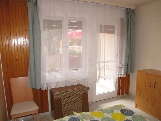 Gyongyvirag Apartmanhaz 