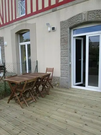 Duplex avec jardin et bord de mer 