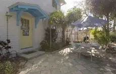 Blue Dolphin Inn by Island Vacation Properties 