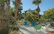 Blue Dolphin Inn by Island Vacation Properties 