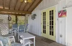 Blue Dolphin Inn by Island Vacation Properties 