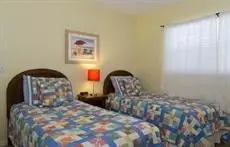 Blue Dolphin Inn by Island Vacation Properties 