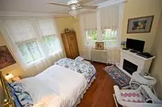 Clayburn Village Bed & Breakfast 