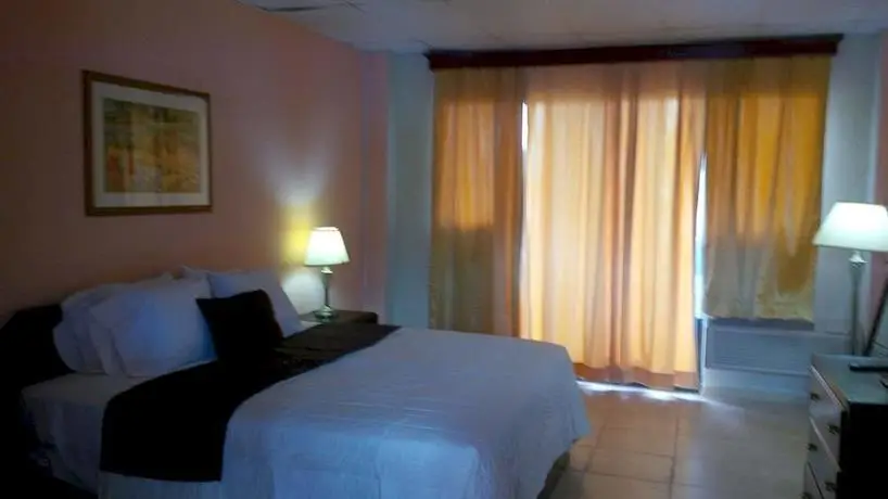 Le Monte Cristo Hotel & Suites 