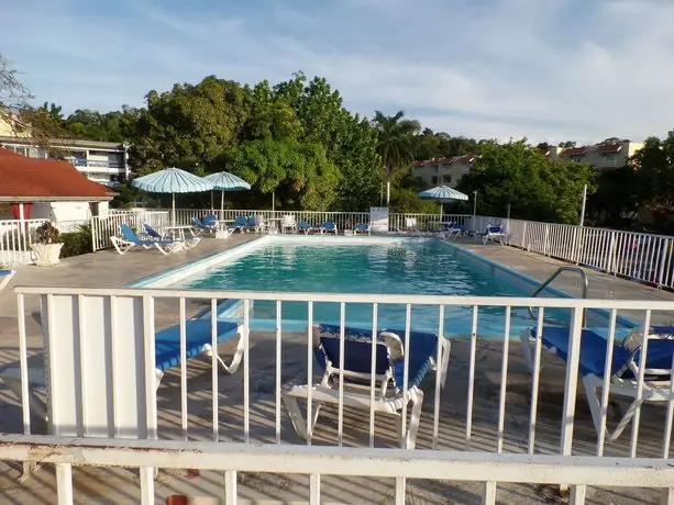 Skyclub Beach Suite at Mobay Club