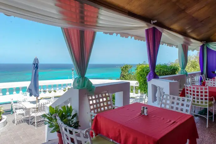 Sky Box Beach Suite at Montego Bay Club 