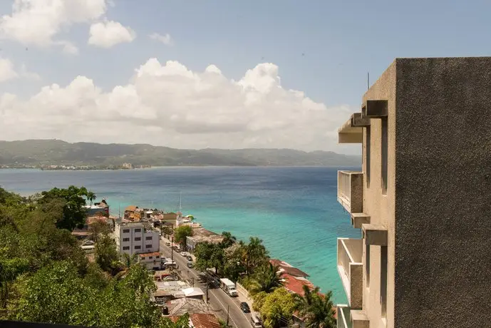 Sky Box Beach Suite at Montego Bay Club 