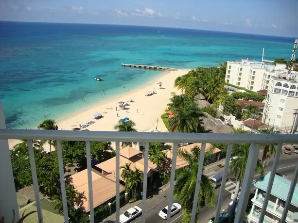 Sky Box Beach Suite at Montego Bay Club 