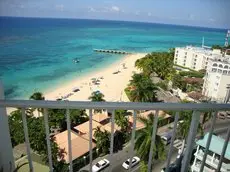 Sky Box Beach Suite at Montego Bay Club 