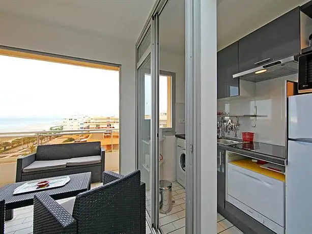 Interhome - Appartement sur front de mer 