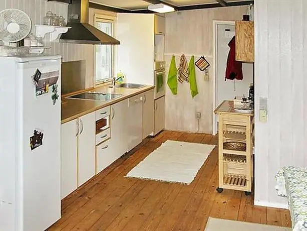 Two-Bedroom Holiday home in Hojslev 5