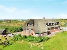 Six-Bedroom Holiday home in Blavand 1 