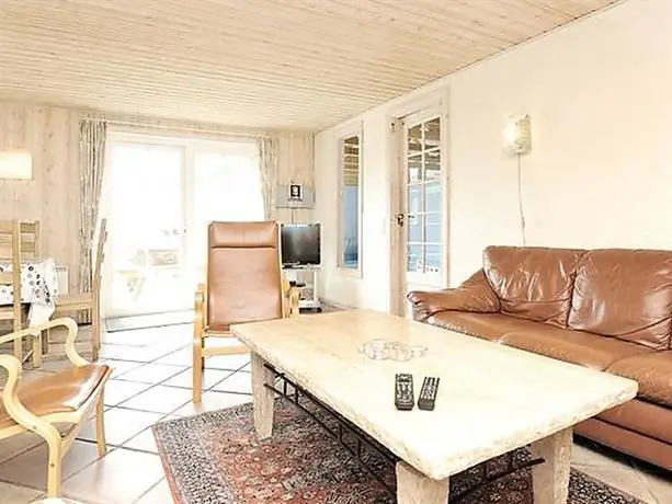 Six-Bedroom Holiday home in Blavand 4 