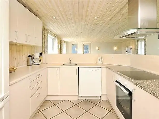 Six-Bedroom Holiday home in Blavand 4 