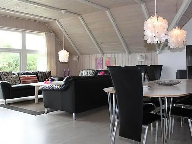 Five-Bedroom Holiday home in Blavand 8 