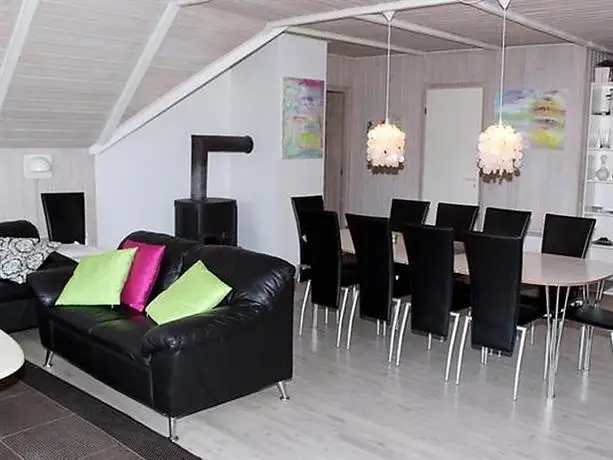 Five-Bedroom Holiday home in Blavand 8 