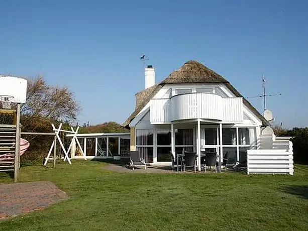 Four-Bedroom Holiday home in Blavand 6 