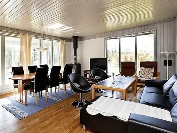 Three-Bedroom Holiday home in Farevejle 1