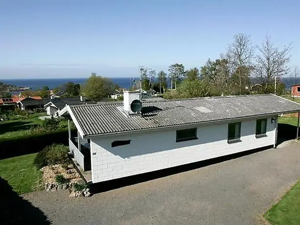 Two-Bedroom Holiday home in Allinge 2