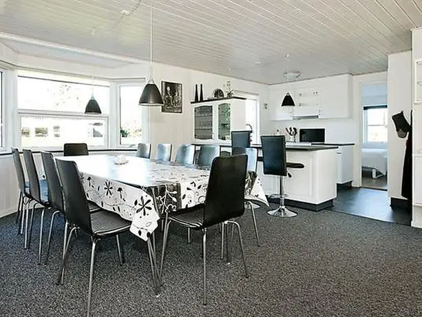 Five-Bedroom Holiday home in Hadsund 1 