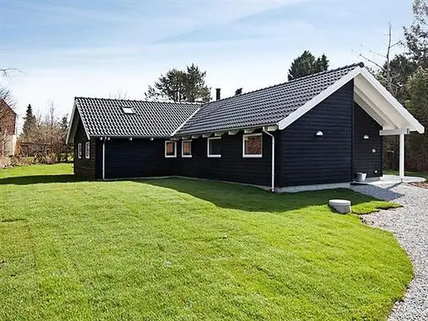 Five-Bedroom Holiday home in Hornbaek 