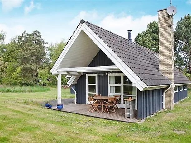 Three-Bedroom Holiday home in Farevejle 3