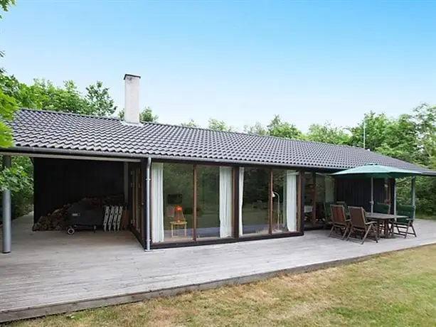 Three-Bedroom Holiday home in Hojby 3