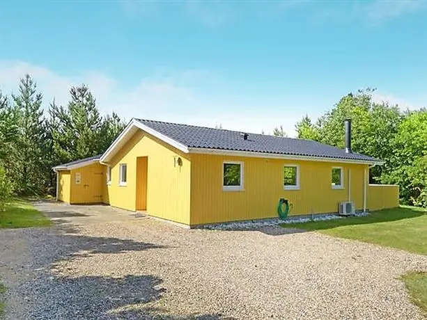 Four-Bedroom Holiday home in Henne 5