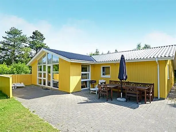 Four-Bedroom Holiday home in Henne 5 