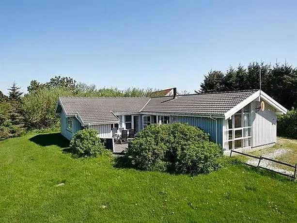 Four-Bedroom Holiday home in Lokken 7