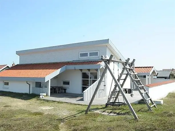 Three-Bedroom Holiday home in Ringkobing 12 