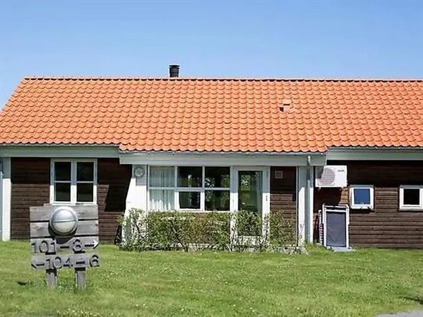 Three-Bedroom Holiday home in Allinge 11