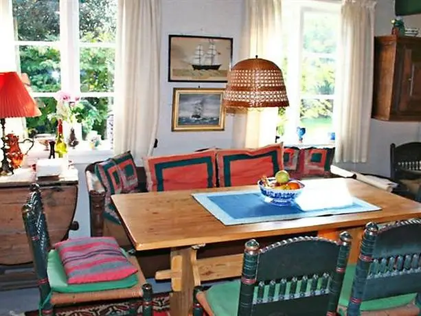 Three-Bedroom Holiday home in Svaneke 2