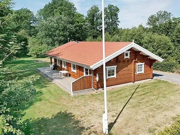 Three-Bedroom Holiday home in Hasle 4