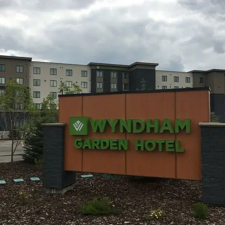 Wyndham Garden Calgary Airport 