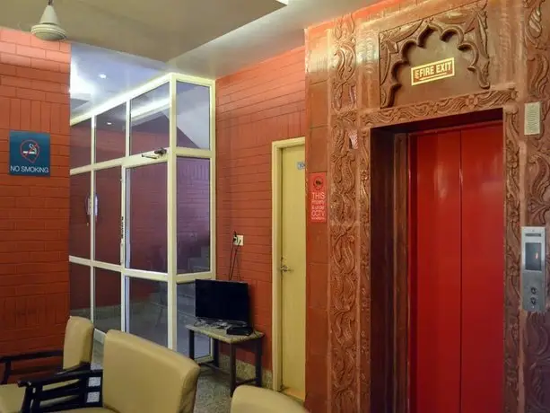 OYO 694 Hotel Malik Residency