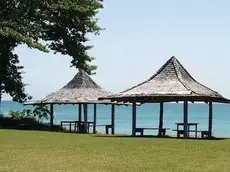 Canoe Bay Beach Resort 