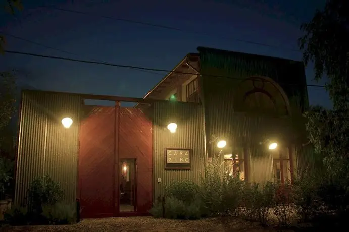 Posada Casa Zinc 