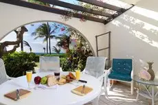 Villas Pappagallo by Cayman Villas 