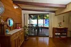 Nikao Beach Bungalows 