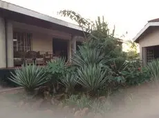 Palm Valley Lodge 